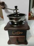 Antique Manual Coffee Bean Grinder - Assorted Colors