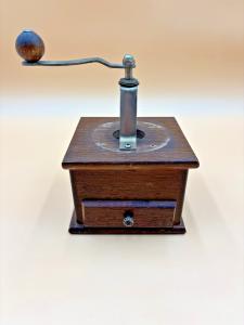 Vintage Manual Coffee Grinder for Fresh Beans