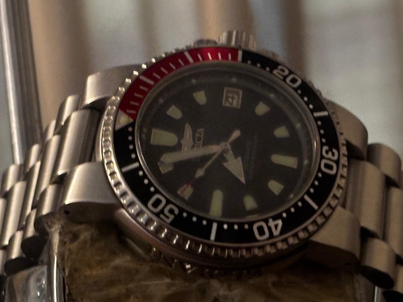 VINTAGE 300M INVICTA MODEL 6925 AUTOMATIC