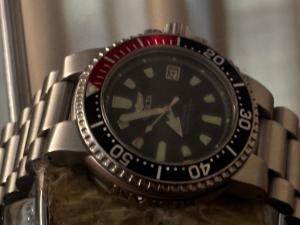 VINTAGE 300M INVICTA MODEL 6925 AUTOMATIC "Scooby" DIVE WATCH /Dive Case