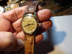 RUNNING SMOOTH-BEAUTIFUL--1950S-MENS-17J-DOXA-MILITARY-STYLE-- -WRISTWATCH