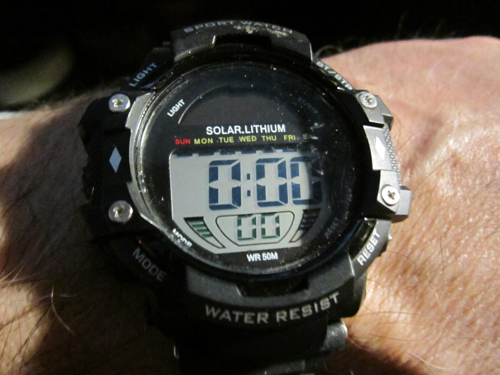 MEN'S SOLAR LITHIUM SPORTS WATCH RUNS GREAT FITS UP TO 9