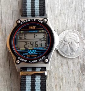 TIMEX ATLANTIS 100 WHITE LIGHT NEAR MINT  NEW  BATTERY & NATO STRAP  FREE SHIP