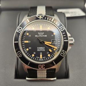 GLYCINE GL0083 COMBAT SUB 42MM SWISS AUTOMATIC WATCH LIGHTLY SCUFF FACE