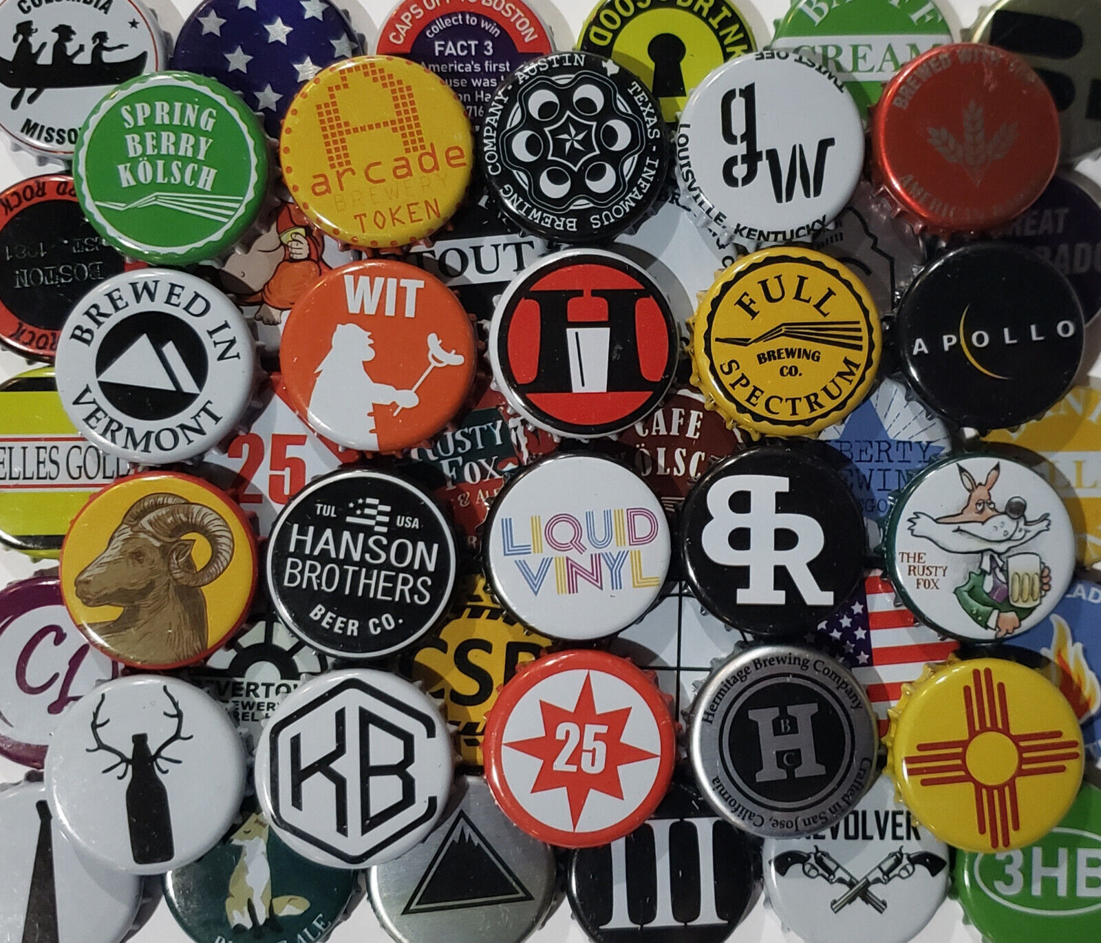 Assorted Beer Bottle Caps Set - 500 Caps