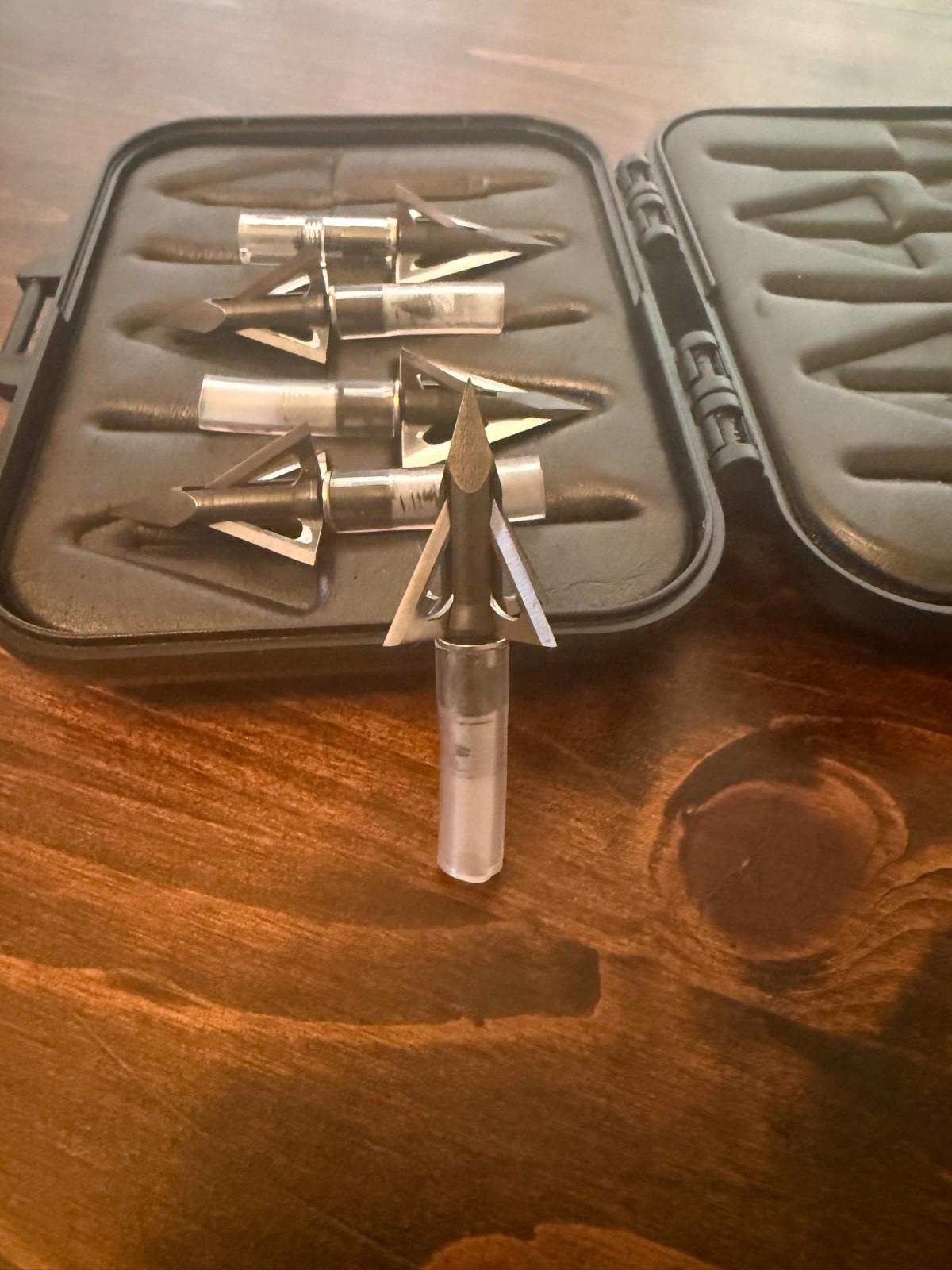 5-Pack Broadheads with Carry Case