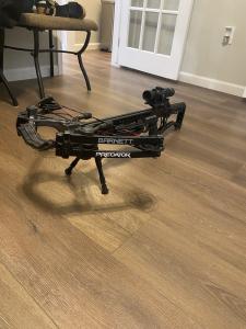 Barnett Predator Crossbow With Deer Blind And Shooting Block