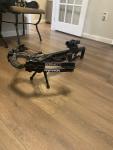 Barnett Predator Crossbow With Deer Blind And Shooting Block