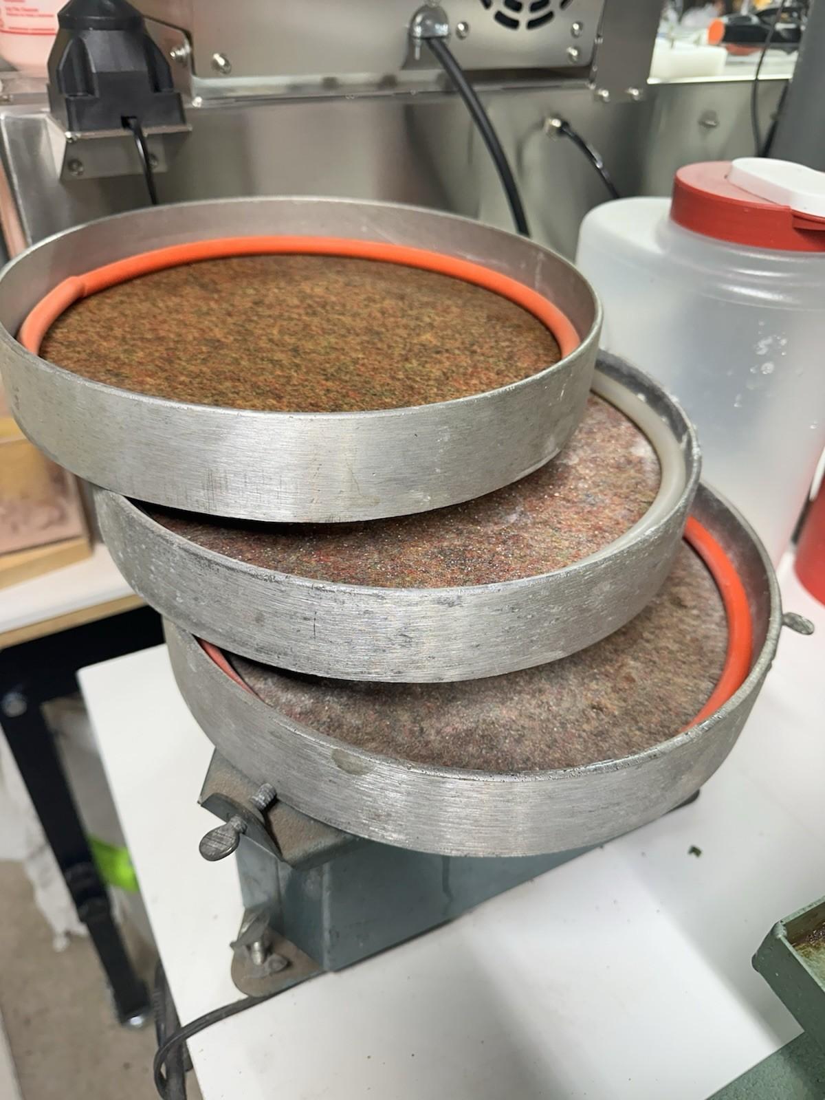 Raytech Hustler 10 Inch Vibrating Lap With Multiple Pans Etc.