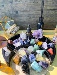 DUQGUHO 1 Lbs Crystals Raw Natural Rough Stones Natural Bulk 1’’ Color Rocks Gemstone for Lapidary Tumbling Cabbing Fountain Rocks Polishing Reiki Energy Balance Home Decoration 10 Pcs