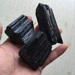 Black Tourmaline Crystal Quartz Tourmaline Rough Rocks Mineral Healing Stones for Cabbing Cutting Lapidary Tumbling and Polishing Wire Wrap Wicca and Reiki Healing, 3.5 oz, 2-3