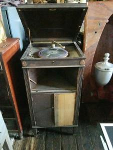 Vintage SILVERTONE Gramophone Player with Wood Case