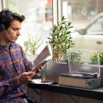 Retro Bluetooth Turntable with Built-In Speaker