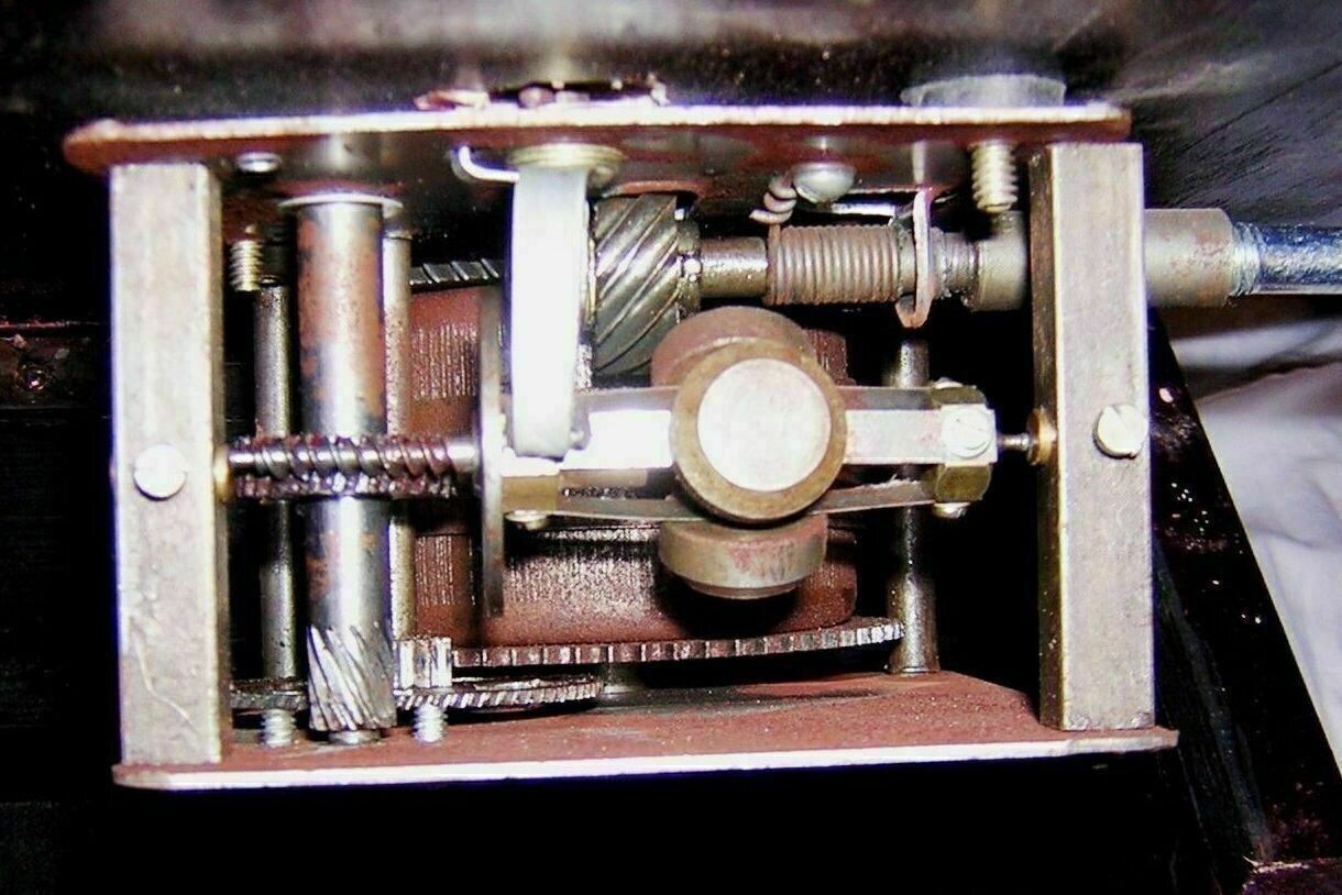HEX Gramophone Player: Vintage Brass Horn Design