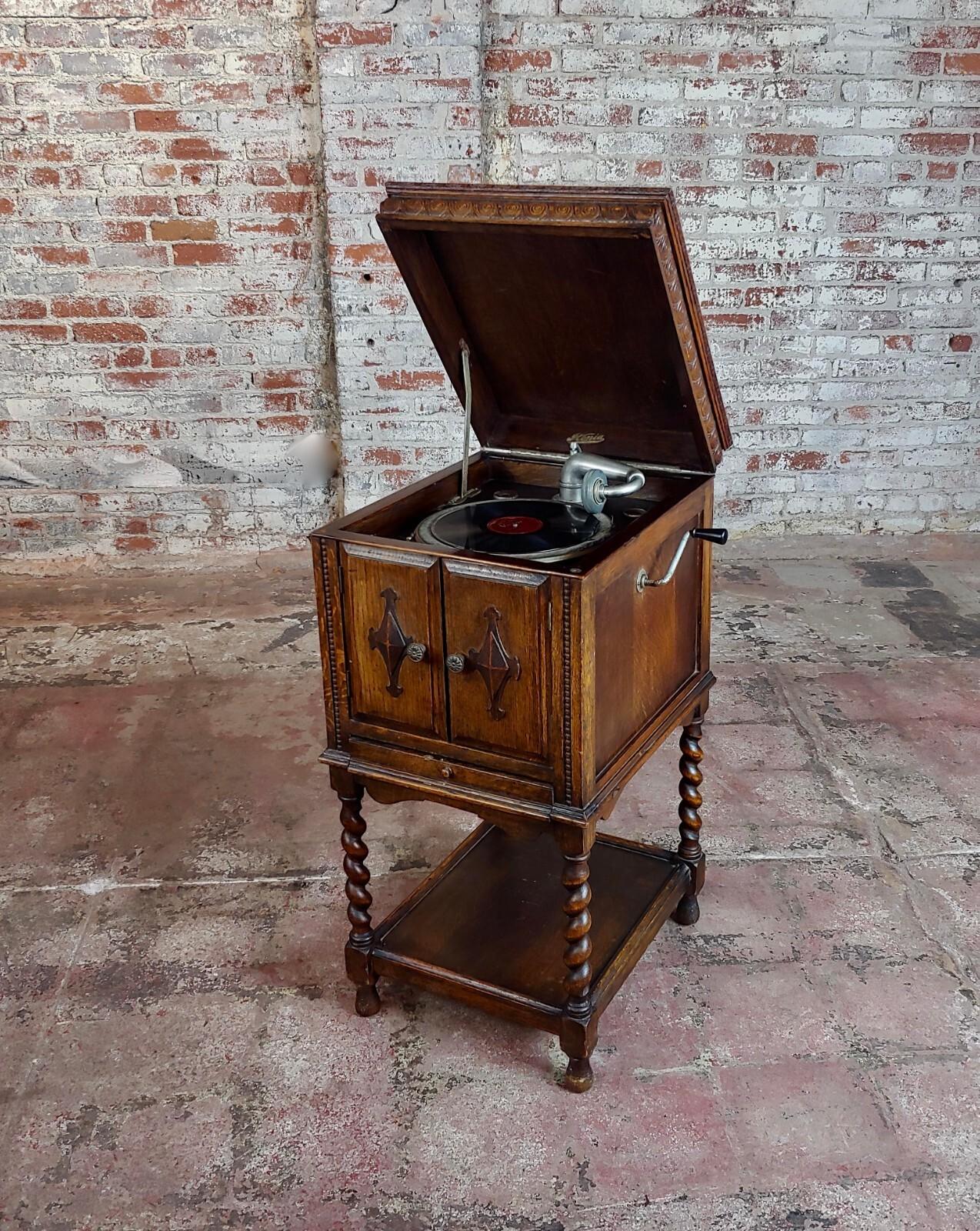 Itonia Hand Crank Gramophone with Oak Cabinet