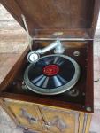 Itonia Hand Crank Gramophone with Oak Cabinet