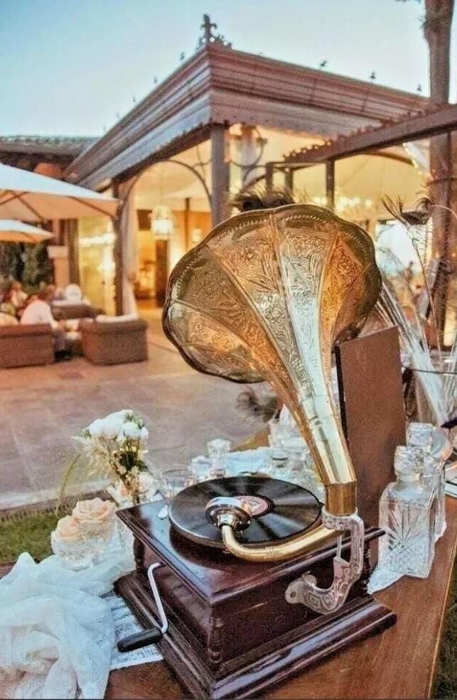 HMV Antique Wind-Up Phonograph with Brass Horn