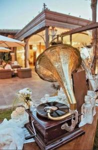 HMV Antique Wind-Up Phonograph with Brass Horn