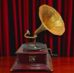 Vintage Inspired Wind-Up Gramophone: Brass & Wood