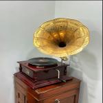 Vintage Inspired Wind-Up Gramophone: Brass & Wood