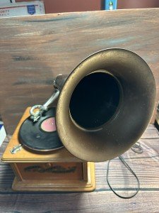 Thomas Home Collector's Edition Gramophone Phonograph