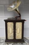 Victrola-Style Gramophone AM/FM Radio Decor
