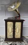 Victrola-Style Gramophone AM/FM Radio Decor