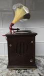 Victrola-Style Gramophone AM/FM Radio Decor
