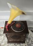 Victrola-Style Gramophone AM/FM Radio Decor