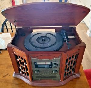 Innovative Technology ITTR-501 Turntable Stereo System