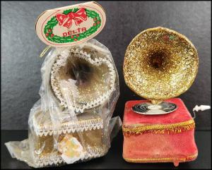 VICTORIA Vintage Red Gold Record Player Ornament