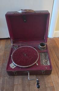 Maroon Suitcase Hand-Crank Vintage Gramophone