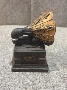 Vintage Gramophone Figurine - Retro Decor Piece