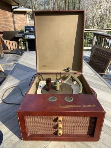 1950s Portable Suitcase Record Player – Vintage Sound