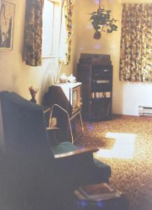 Vintage 1970s Record Player Home Decor