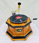 Vintage-Style Replica Gramophone with Floral Details