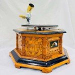 Vintage-Style Replica Gramophone with Floral Details