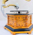 Vintage-Style Replica Gramophone with Floral Details