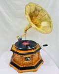 Vintage-Style Replica Gramophone with Floral Details