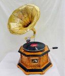 Vintage-Style Replica Gramophone with Floral Details