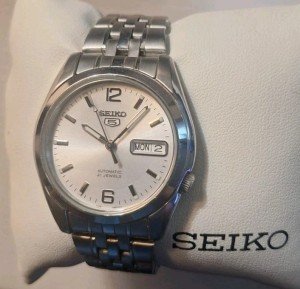Seiko 5 Automatic Day/Date Vintage Watch