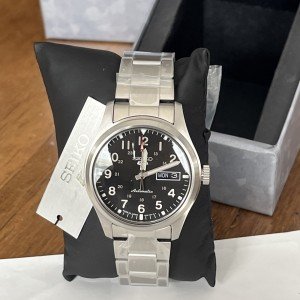 Seiko 5 Men's Automatic Watch - Black Dial