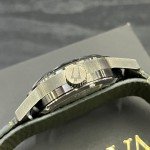 Vintage Bulova Hack 38MM Black Dial Watch