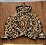 Vtg RCMP Wood Wall Plaque Award Royal Canadian Mounted Police Solid Brass Crest 
