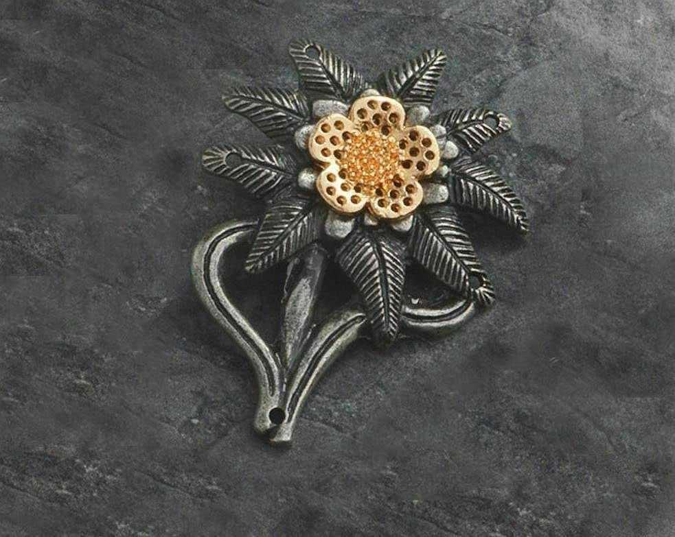 WW2 German Mountain Troops Edelweiss Hat Lapel Pin