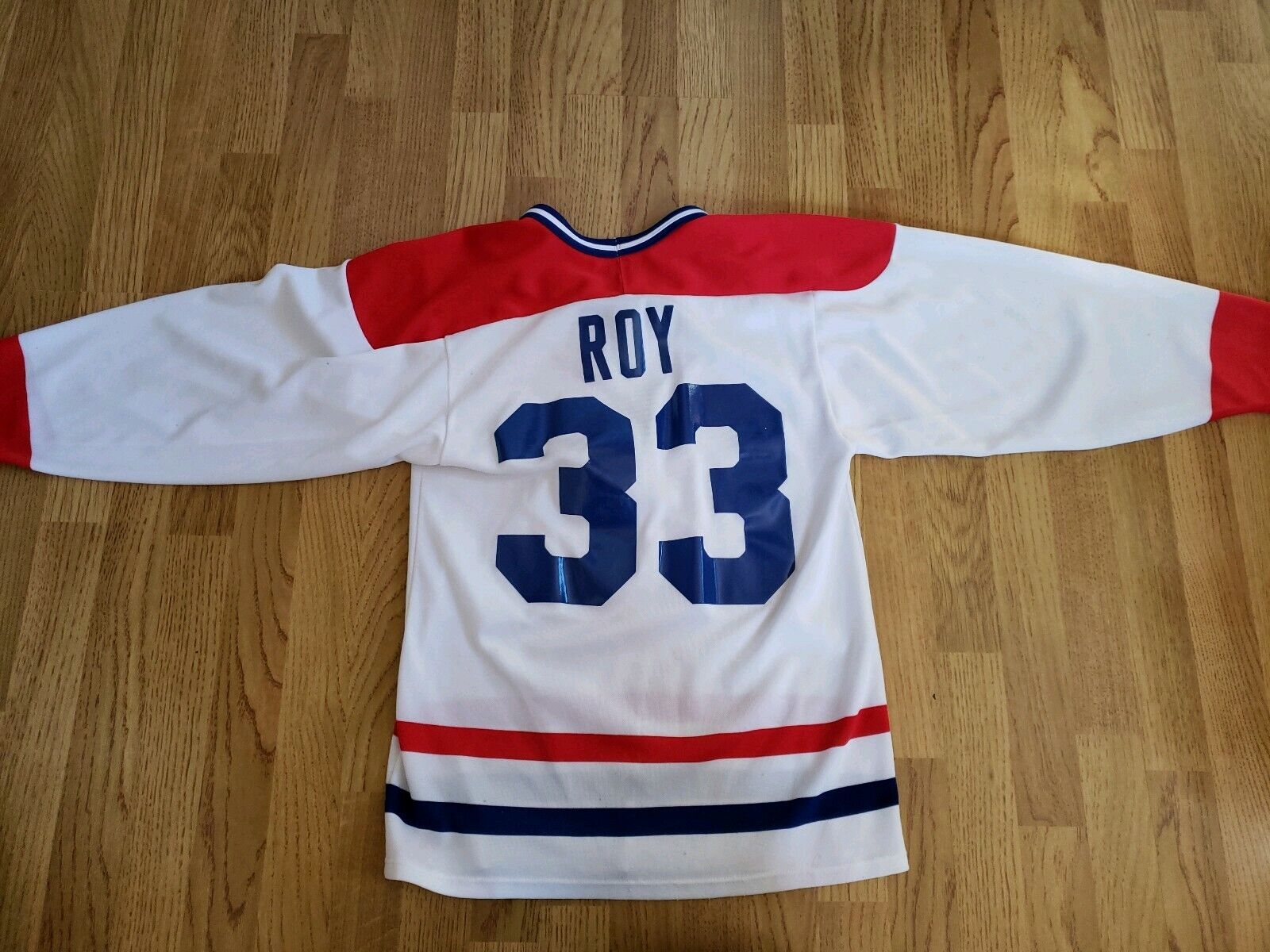 Vintage Montreal Canadian Patrick Roy #33 NHL CCM Jersey - Small