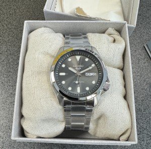 Vintage SEIKO 5 Men's Automatic Day-Date Watch