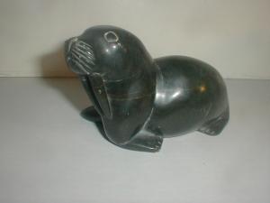 Vintage 1980 Alaskan Inuit Soapstone Seal Sculpture