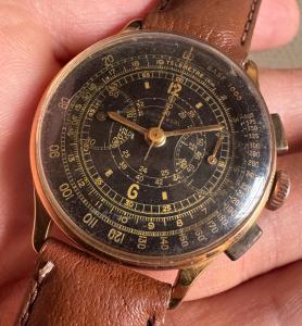 1940s Universal Geneve 18k Gold Monopusher Chronograph