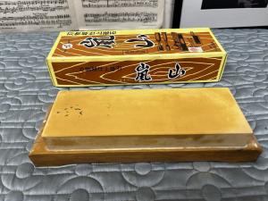 Arashiyama 8000 Grit Finishing Whetstone with Base